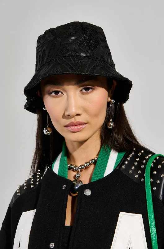 RUNWAY BUCKET HAT