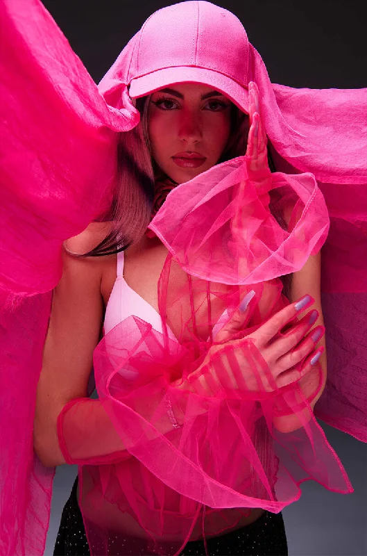 RUNWAY CAPE HAT IN PINK