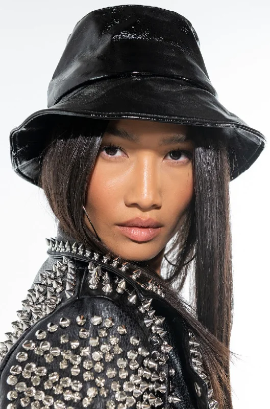 BELLA FAUX LEATHER BUCKET HAT BLACK